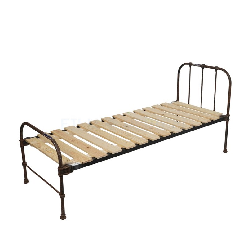 Black Rusted Bed 
